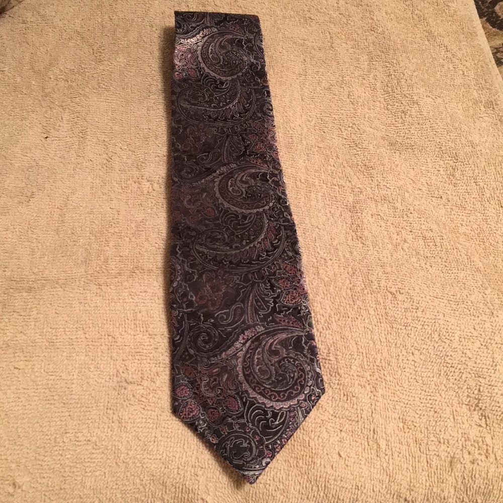 Silk necktie